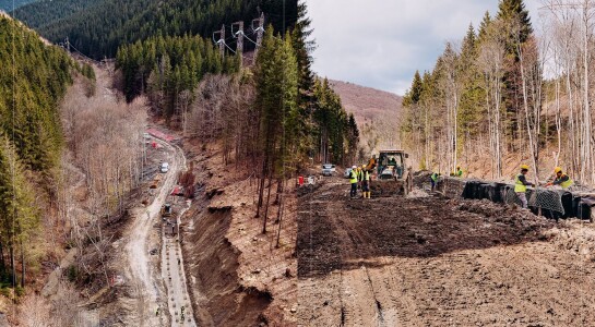 Cât a înaintat în 8 luni drumul prin munți gândit să elibereze Valea ...