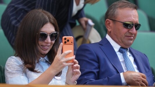 Cum a fost surprinsă Simona Halep alături de iubitul ei, Dorin Mateiu. S-au ...