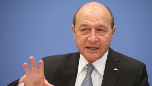 Traian Băsescu a reprimit cetățenia Republicii Moldova de la Maia Sandu: ...