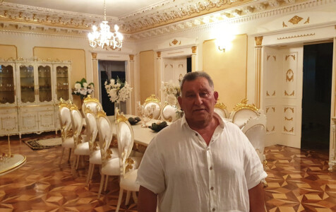 Clanul Momiță trebuie să elibereze Palatul Loga 52. Judecător: ocupanții ...