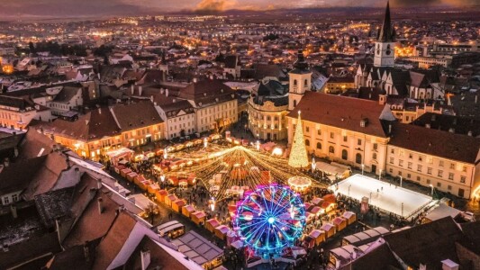 Cât costă două sarmale la târgul de Crăciun din Sibiu. Sunt mai scumpe ...