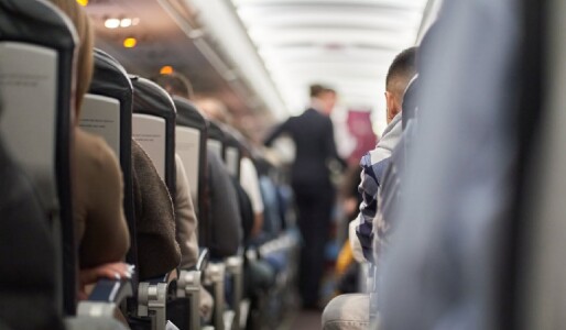 O familie a urcat cu bunica decedată în avion și a spus echipajului că se ...