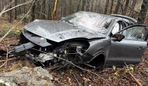 Un Porsche s-a făcut praf în drum spre Poiana Brașov: bolidul de 100.000 de ...