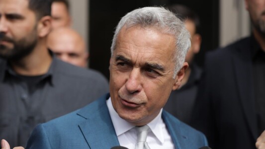 Georgescu, angajat în Austria pentru a fi scos din țară când se afla sub ...