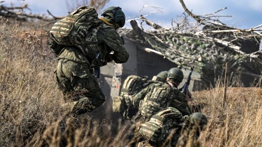 Soldații ucraineni încercuiți de ruși la Mîrnohrad se așteaptă să fie ...