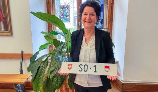 Cea mai scumpă plăcuță de înmatriculare din Elveția a fost cumpărată la ...