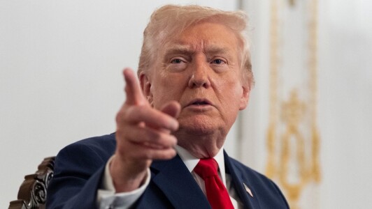 Donald Trump amenință Iranul, dacă Teheranul va încerca să se reînarmeze: ...