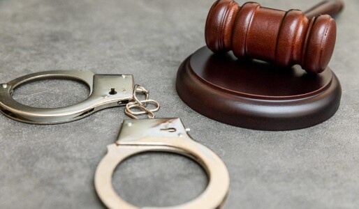 Doi români își așteaptă pedepsele după ce au bătut până la sânge mai mulți ...