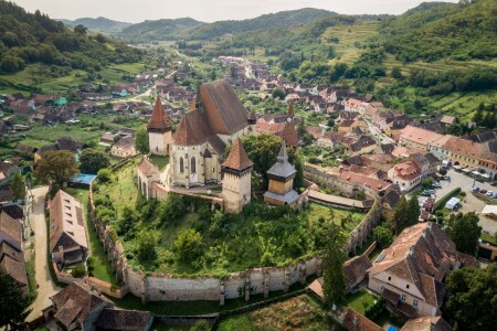 Unul dintre cele mai frumoase sate din Transilvania va fi transformat ...