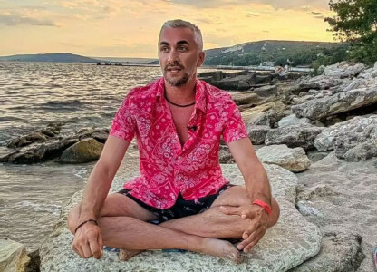 Românul multilateral modern: angajat la STB și TAROM, vânzător de lumânări, ...