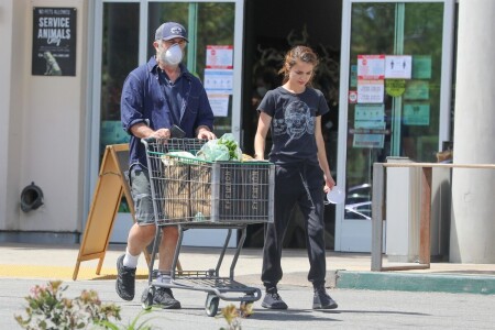 E despărțirea anului, cu siguranță! E celebru, e adorat de români, e tată a ...