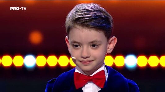 Îl mai știi? Rareș Prisăcariu, copilul-minune de la „Românii au talent”, a ...