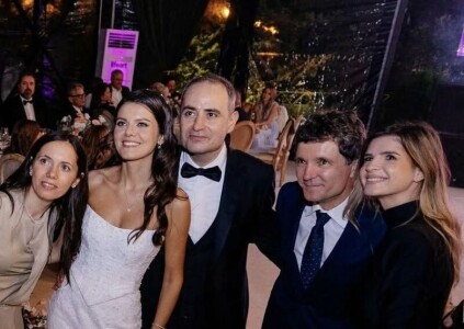 WOW, ce rochie! Cum a apărut Mirabela Grădinaru la nunta ministrului ...