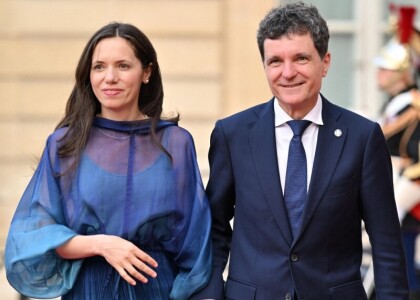 E oficial! Cât a plătit statul român pentru deplasările externe ale Primei ...