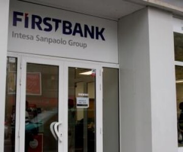 Probleme pentru clienţi după fuziunea First Bank - Intesa Sanpaolo. Au ...