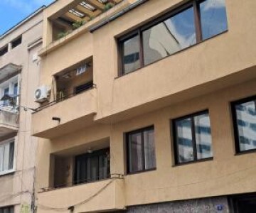 Apartament cu trei camere la 48.000 de euro într-un oraş din România. ...