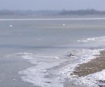 Un lac sărat a îngheţat complet, pentru prima dată. "Niciodată nu am văzut ...