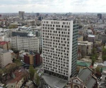 Demolarea clădirii de 75 de metri din Bucureşti se amână, temporar. ...