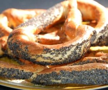 Covrigii şi merdenelele de la patru producători, la analize de laborator. ...