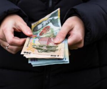 Depozit sau fond de investiții? Cât strângi în 20 de ani cu 250 de lei pe ...