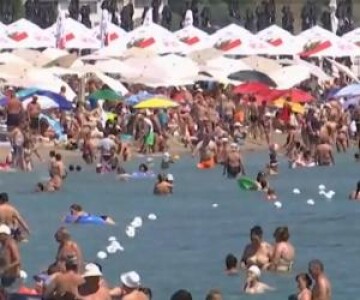 Staţiunea de pe litoral plină până la refuz. "Nu ne aşteptam chiar la atât ...