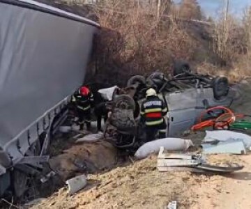 Filmul accidentului de pe DN6. Un tată şi cei doi copii minori, spulberaţi ...