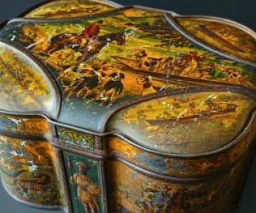 A făcut ordine şi a găsit o cutie de biscuiţi ascunsă de soţ acum 50 de ...