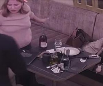 O timişoreancă a luat la bătaie angajaţii unui bar pentru că nu-şi ...