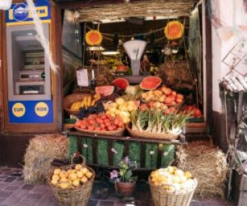 Fructul românesc cu producţie record, dar supermarketurile continuă să-l ...