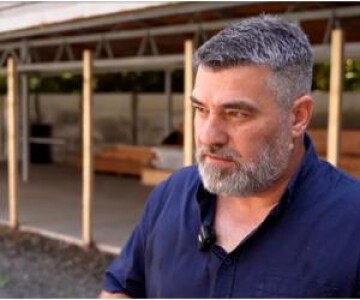 A găsit o ruină și a făcut din ea locul unde se antrenează mii de oameni. ...