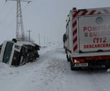 Viscolul a paralizat Moldova și Bărăganul: Oameni blocaţi, microbuze ...