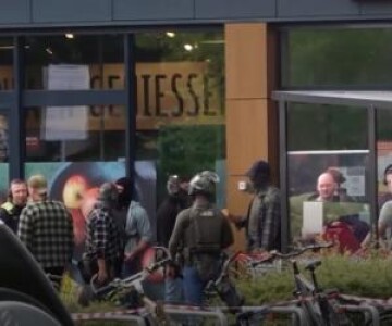 O femeie luată ostatică într-un supermarket din Berlin a fost eliberată. ...