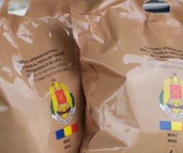 Militarii români îşi vând raţiile pe internet. Ce conţine o pungă de ...