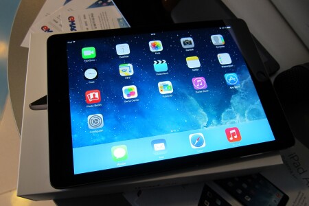 Apple și-a lansat noile versiuni ale tabletelor iPad Air și iPad Pro / Care ...