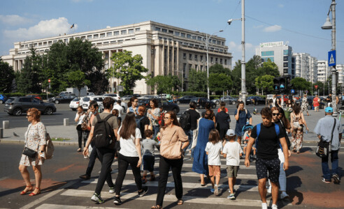 România, între neîncredere și conspiraționism. Expert: „Instituțiile slabe ...