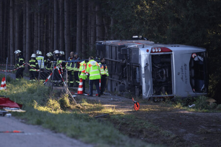 Tragedie pe o autostradă din Germania: autocar cu 50 de filipinezi, ...