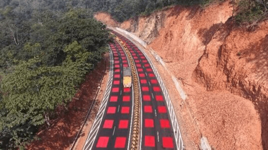 Autostrada în carouri roșii, soluția neobișnuită găsită de inginerii unei ...