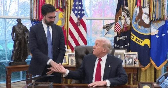 America, prinsă între MAGA și extrema stângă. De ce riscă moderații din ...