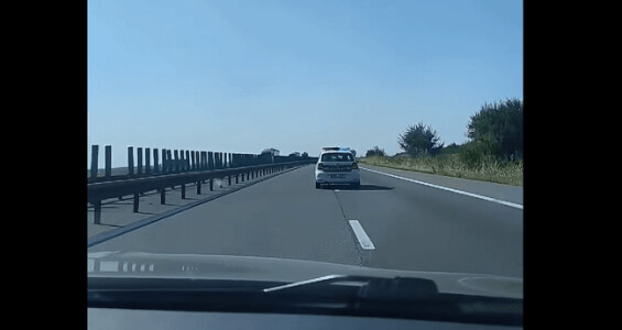 Un șofer a vrut să sune la 112 după ce a văzut că o mașină de Poliție merge ...