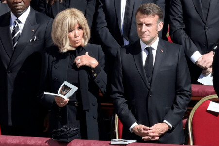 Noi dezvăluiri despre viața ascunsă a cuplului Macron. Brigitte Macron, ...