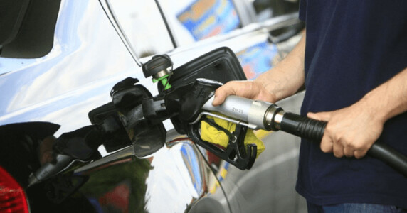 Prețul carburanților, umflat nejustificat în România. Transportatorii ...