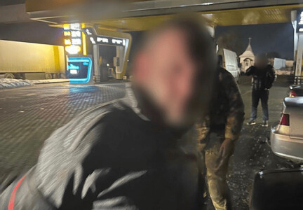 Atac cu grenadă asupra polițiștilor din Cernăuți: doi agenți răniți. ...