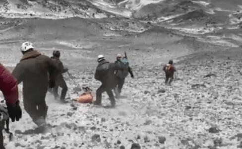 Un alpinist român a murit pe cel mai înalt vulcan din lume. Trupele ...