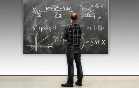 Școlile românești rămân fără profesori la Matematică, Fizică și Chimie. ...