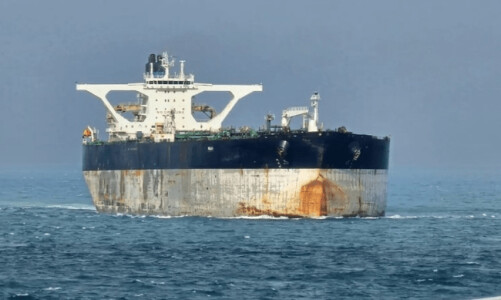 Echipajul unui petrolier ce se îndrepta spre Venezuela a pictat steagul ...