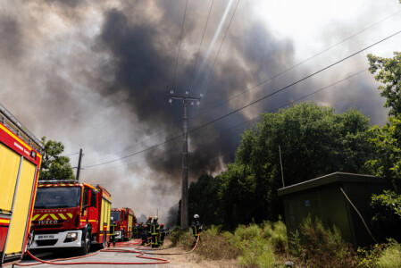 „Autostrada spre iad" a miliardarilor: sute de vile de lux, mistuite de cel ...