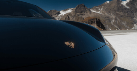 Sute de mașini Porsche din Rusia au încetat brusc să mai funcționeze. Care ...