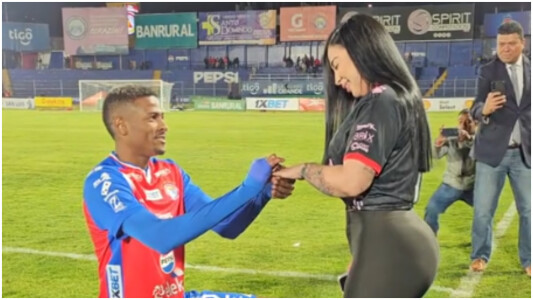 Și-a cerut iubita în căsătorie în public, dar ce a urmat peste trei zile ...