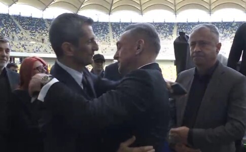 LIVE /  Sicriul lui Mircea Lucescu a ajuns la Arena Naţională! Delegația ...