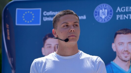 Gestul emoționant făcut de David Popovici pentru un copil cu mâna în ghips: ...